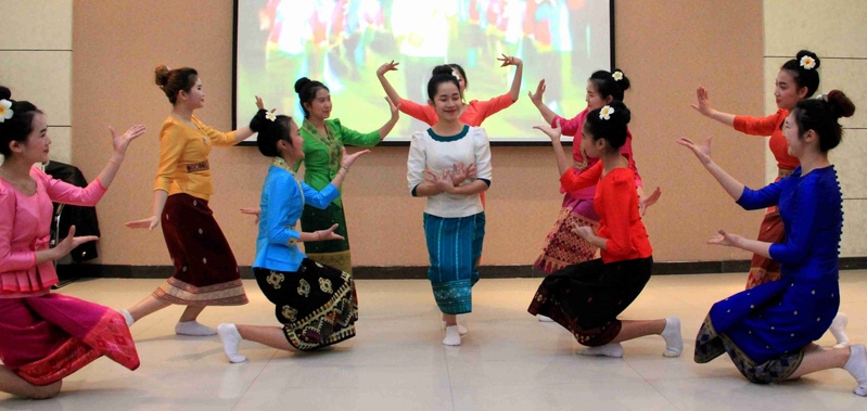 老挝学生舞蹈